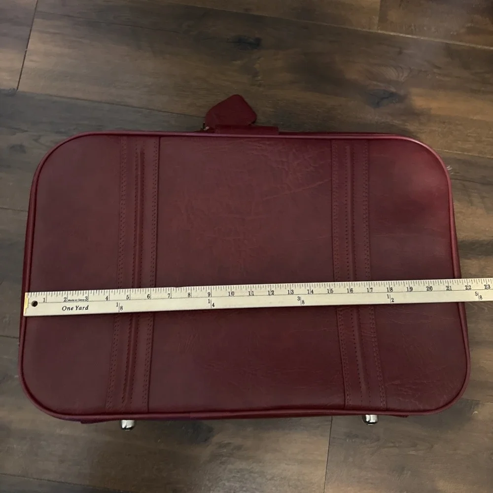 Vintage World Traveler Burgundy Leather Carry On Suitcase Travel Bag 21